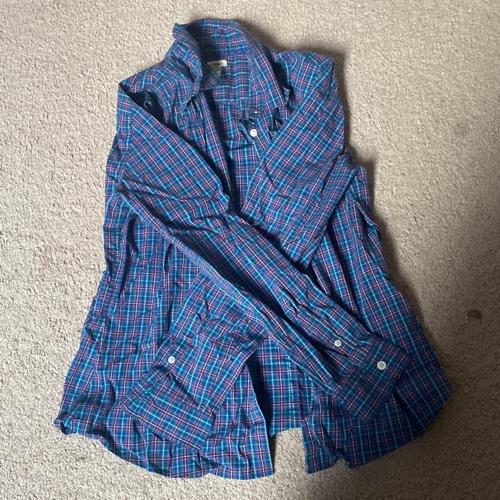 Medium Blue L.L. Bean flannel button up 💙🦎